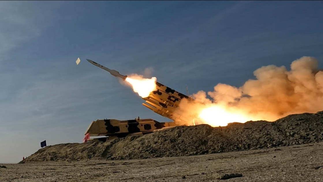21_18_55Иран нанес удары по военно-промышленным центрам Израиля