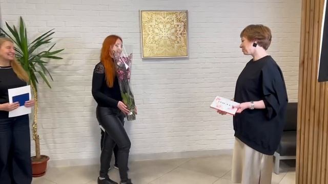 Вручения сертификатов после обучения в школе салонного бизнеса PROFSTUDIO
