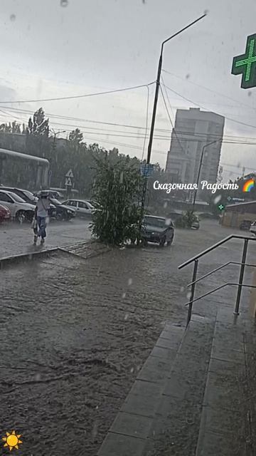 Ливень 💦 и град ❄️ в Саратове 17.06.25