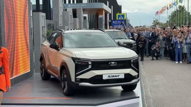 В России представили Lada Azimut — первый кроссовер собственного производства «АвтоВАЗа».