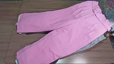 Лот 064 Брюки, джинсы мж Италия Крем 1280₽ кг 49 ед 20,5 кг