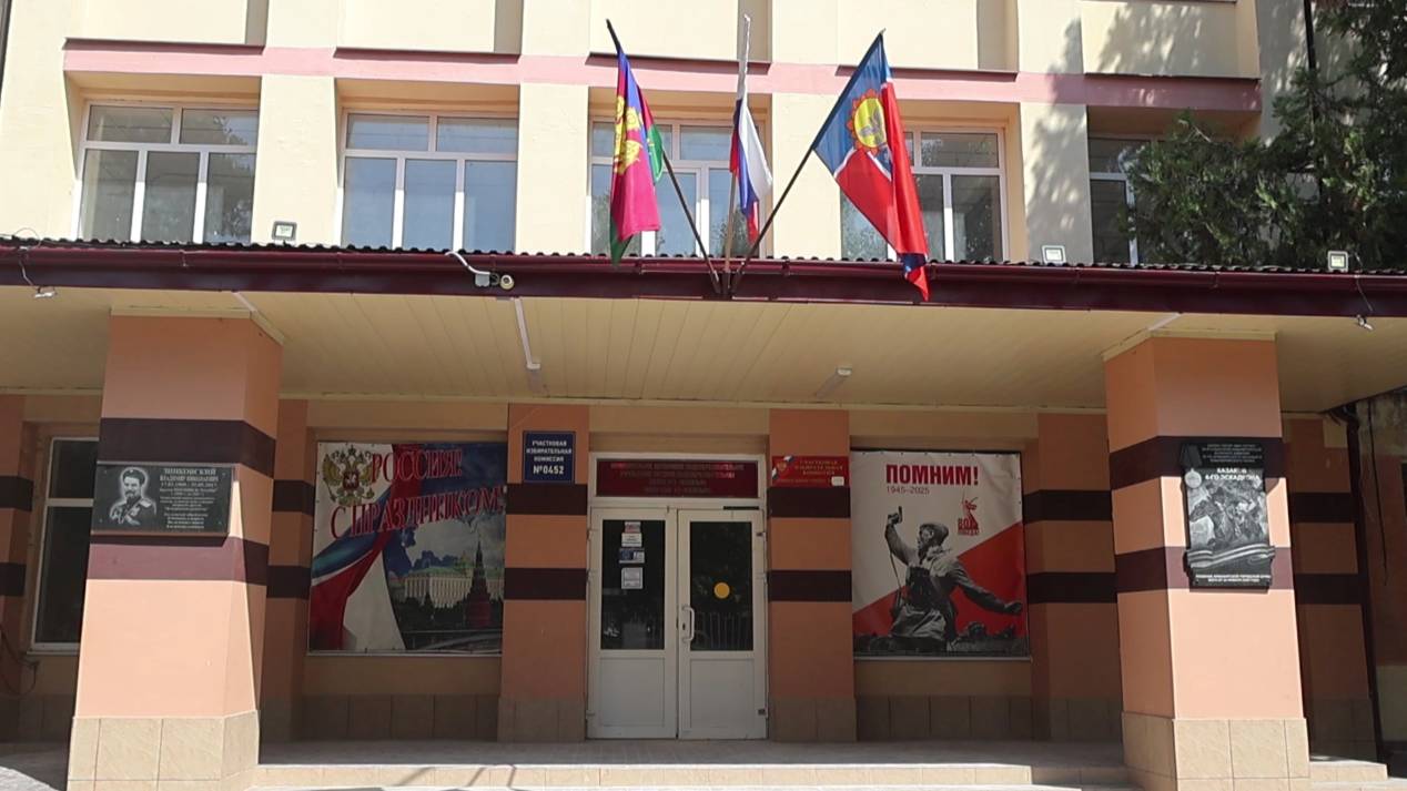 В Армавире на 50% выполнен ремонт учебного корпуса МАОУ - СОШ №1 Казачья