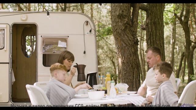 Дороги, поля и горизонты пульсируют в ритме трека - Juliet Is Nasty -- Quint Baker -- Psychic Catz E