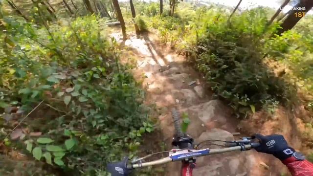 Самая ЭКСТРИМ велогонка с горы в мире_ обгон машин_ спуски под прямым углом_ Килиан