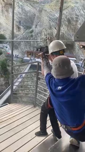 мне очень сильно страшно жуткий это опасный аттракцион не приезжайте никогда