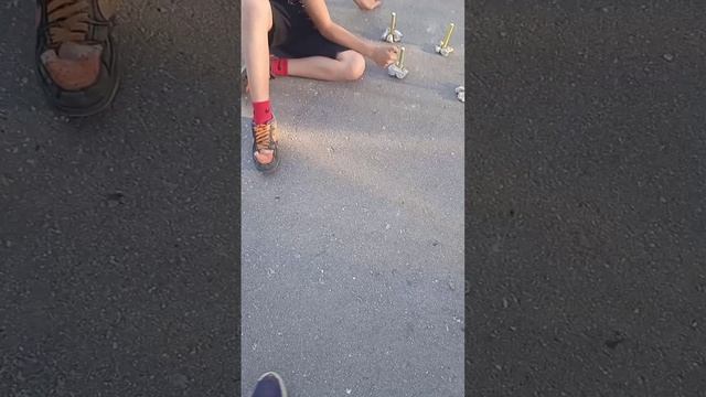 ВЗРЫВАЕМ ХЛОПУШКИ И ВЕСЕЛИМ ПАРНЕЙ