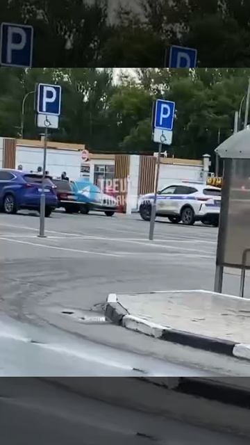😨 «С самого утра у Аквамолла 2 экипажа ДПС и 2 парня, у них руки на крыше»  👍