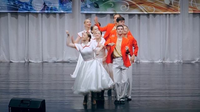Танец 'Прогулка' #upskirt#ретро#шоу#танец