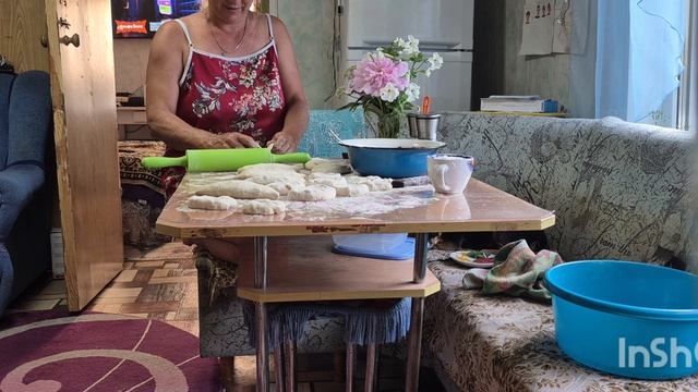 Доми на краю болота,настряпали пирогов с ливером