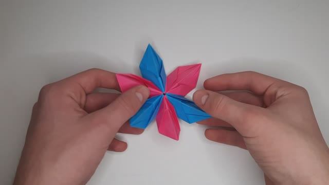 Новогодняя Снежинка из бумаги, простое елочное украшение Оригами