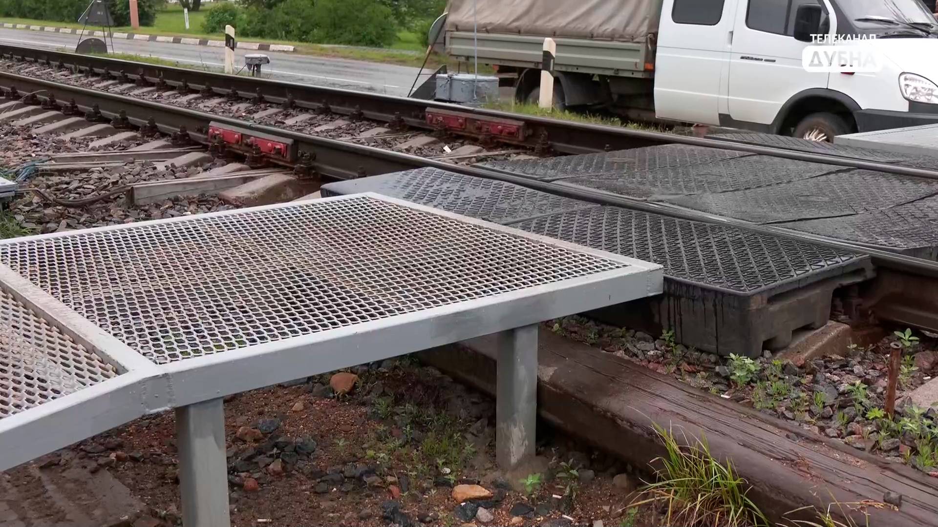 В Дубне рядом с ЗАГСом завершается благоустройство пешеходного перехода через железную дорогу