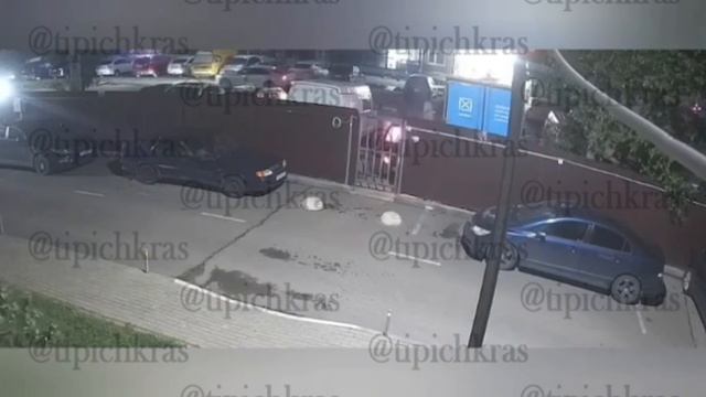 Начало ночного пожара на парковке в Краснодаре попало на видео