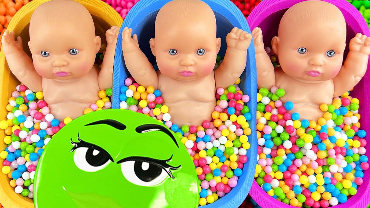 Мультики залипалки для детей. Смешиваем слайм и M&M's. Смотреть онлайн для детей и малышей.