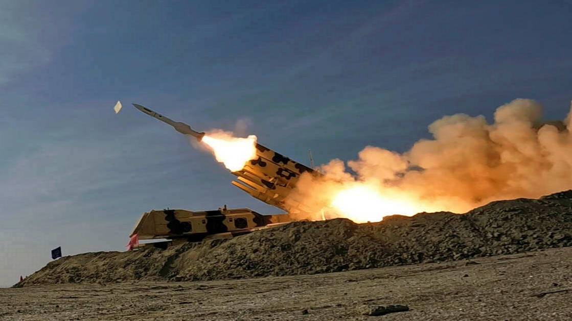 Иран нанес удары по военно-промышленным центрам Израиля