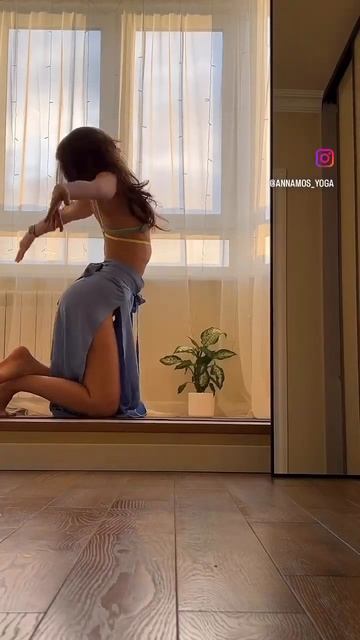 #yoga #yogapractice #yogainspiration #yogagirl #yogateacher #handstand #pinchamayurasana #yogalove