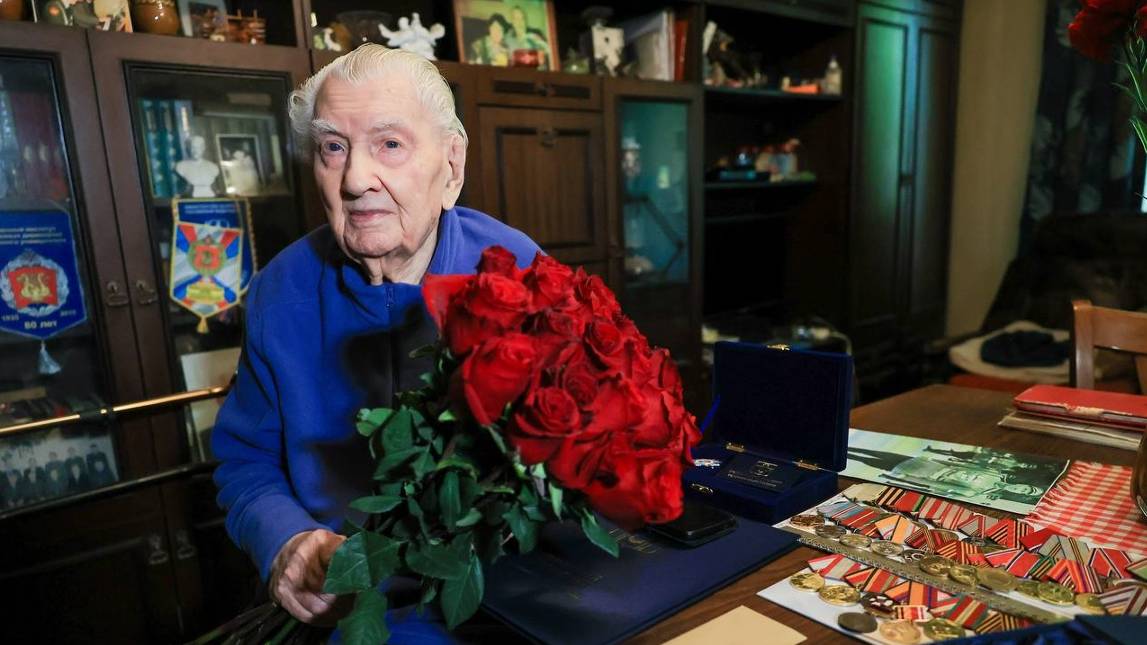 (12+) Век героизма и музыки. Владимир Ефимович Лысенко отмечает вековой юбилей