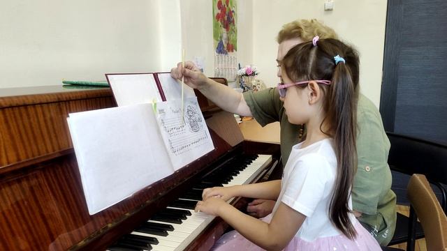 Стихи для запоминания расположения нот на нотном стане. Песенки "Мальчик Митя", "Комар баню топил"