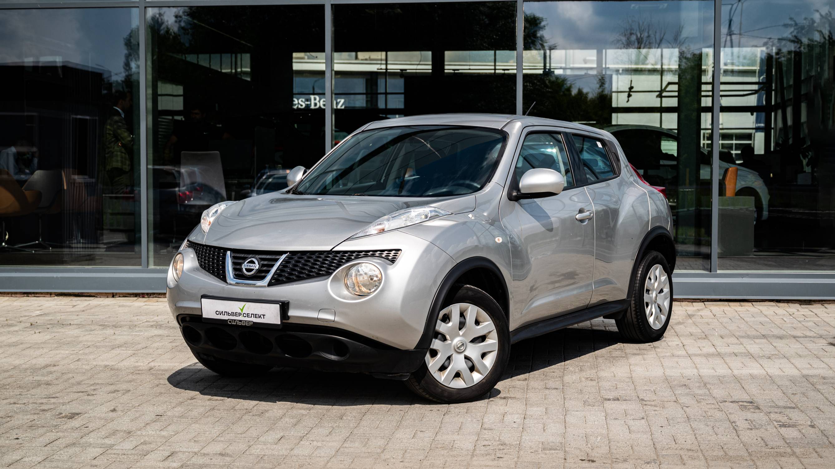 NISSAN JUKE СЕРЕБРИСТЫЙ