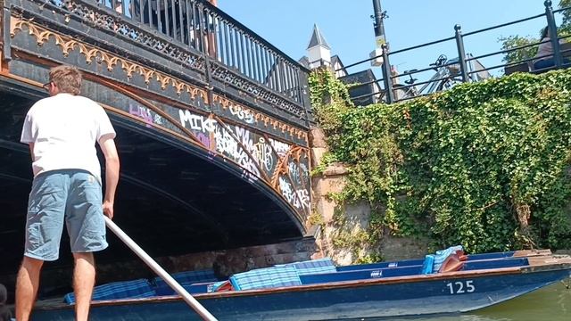 Мост Магдалины на реке Кам в Кембридже, лодочный тур (Magdalene Bridge on the river Cam in Cambridge