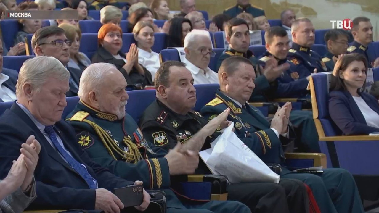 Офицеров и сотрудников военно-медицинской службы наградили в Общественной палате / События на ТВЦ
