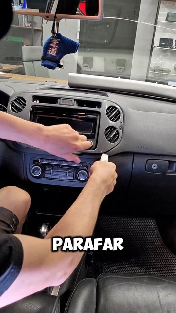 Установка камеры и магнитолы #Андроид #Parafar #PF488T2 серии U2K в #Volkswagen #Tiguan