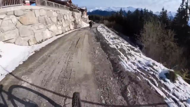 АДСКИЙ СПУСК - ГОНКА ПО СНЕГУ 105км_ч В КУРШЕВЕЛЕ
