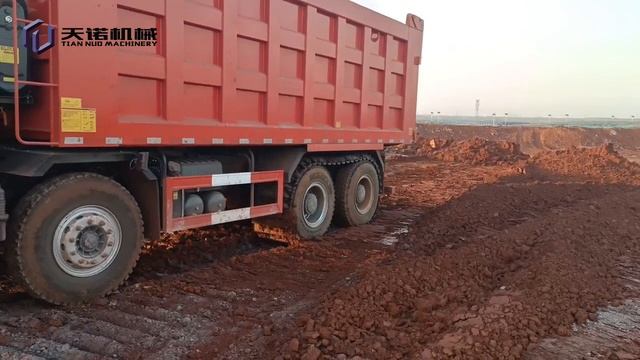 Anti-slip crawler for Dump trucks with rubber tyres
