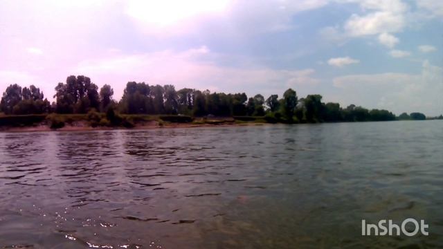 Вниз по течению.