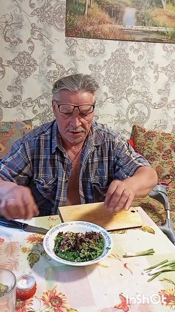 Жизнь в деревне. Салат из зелени с огорода