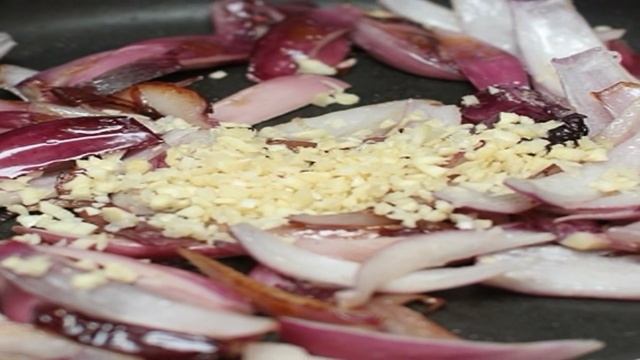 Чили из черной фасоли и баклажан