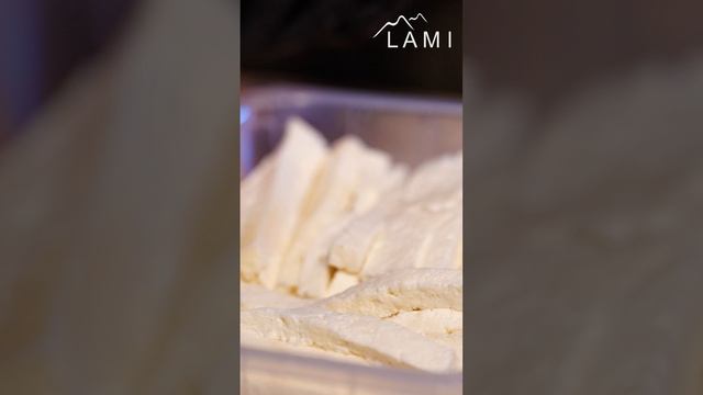 Спринг-ролл с сыром LAMI и соусом подкопчённый айоли