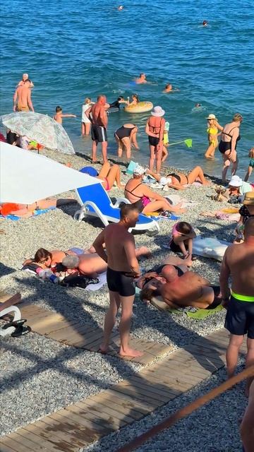В Ялте жара но море холодное 19 июня 2025