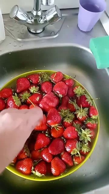 Купил клубнику краснодарскую.
