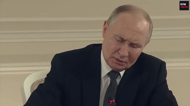 Tổng thống Nga Putin trả lời câu hỏi từ đại diện của Thông tấn xã Việt Nam.