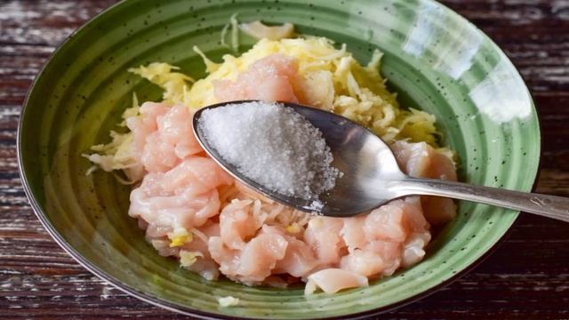 Картофельные колбаски с мясом в кишке