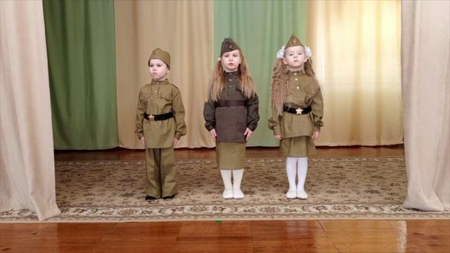 10. Смольникова Полина, Суворова Вероника, Шевчук Иван - "Шли солдаты на войну"