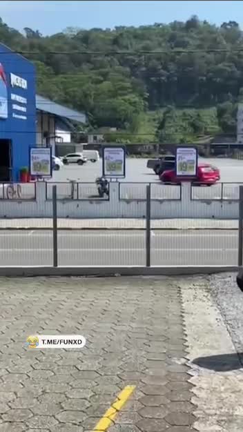 Человек против ящера😄