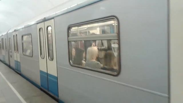 Составы из вагонов 81-760/761