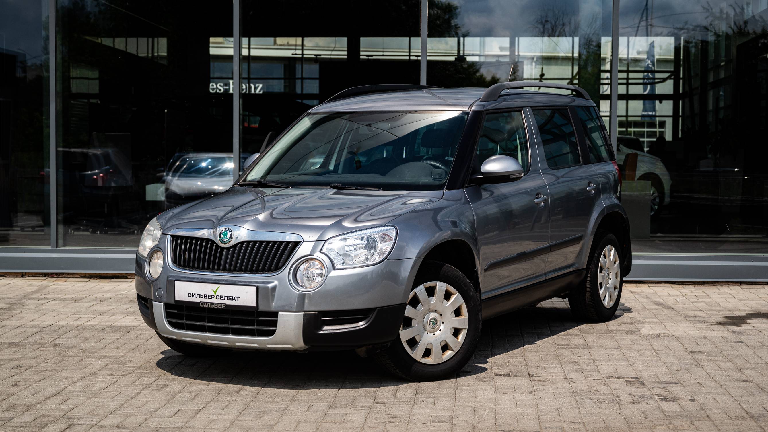 SKODA YETI СЕРЫЙ