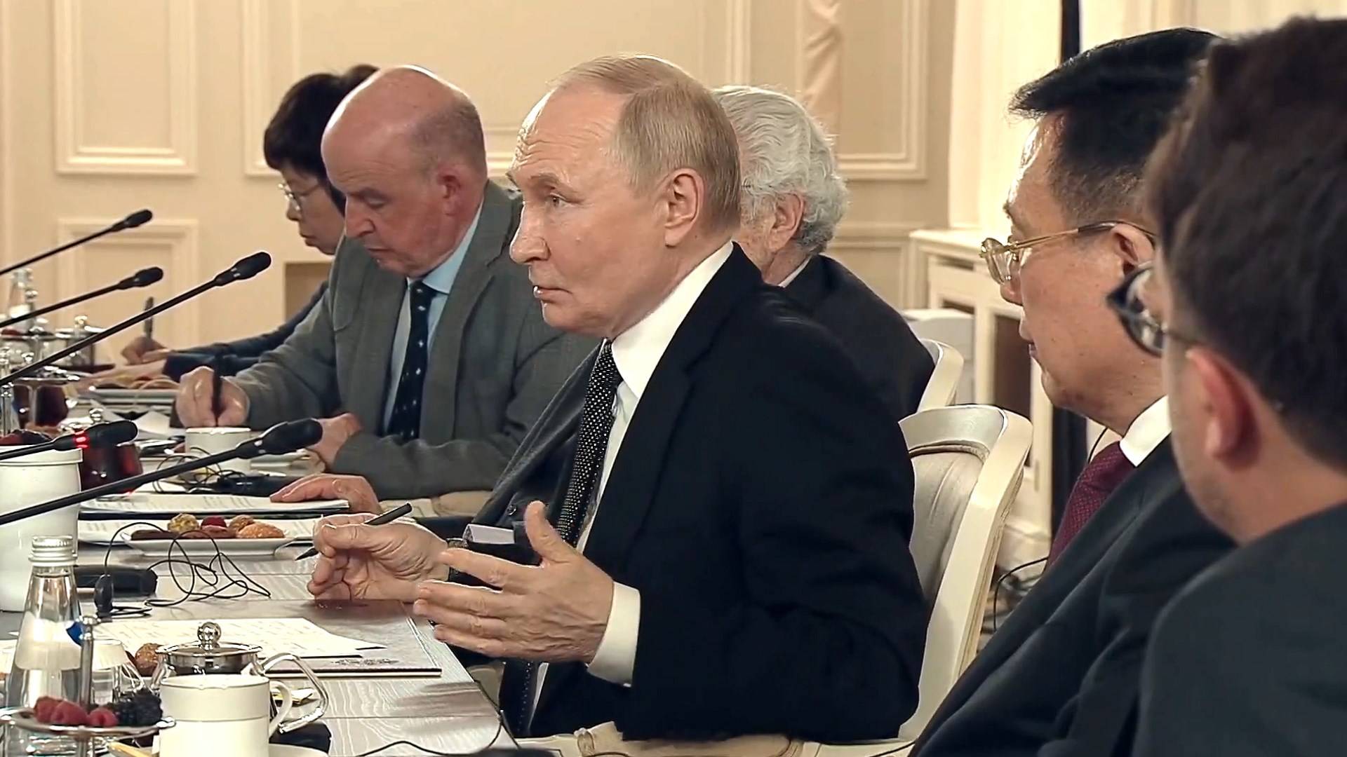 Владимир Путин - нато  ЭТО БРЕД!