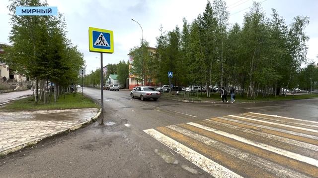 На месте свежей разметки в Мирном раскопали асфальт