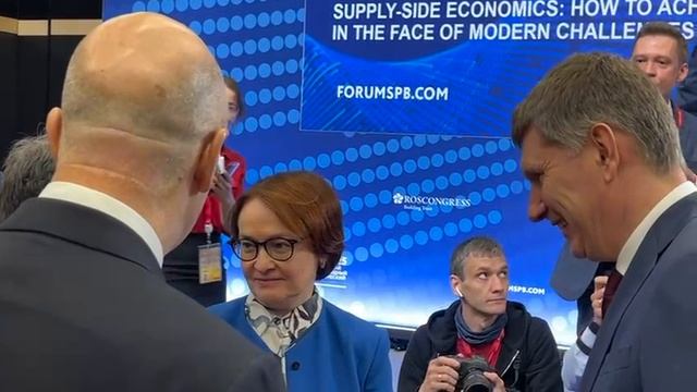 Набиуллина, Силуанов и Макаров пошептались на ПМЭФ