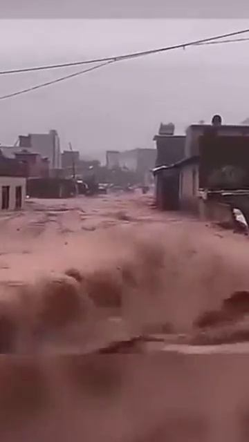 Наводнение в городе Дахук (Ирак, 19 марта 2024).