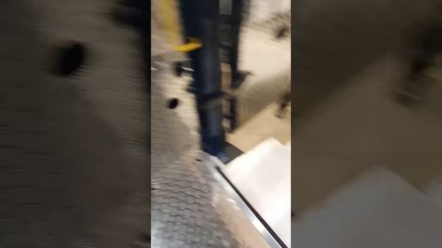 Грузопассажирский Фольксваген Крафтер 5+1 с гидробортом Bär Cargolift