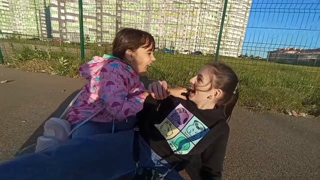 На нас напали зомби 😱😨!