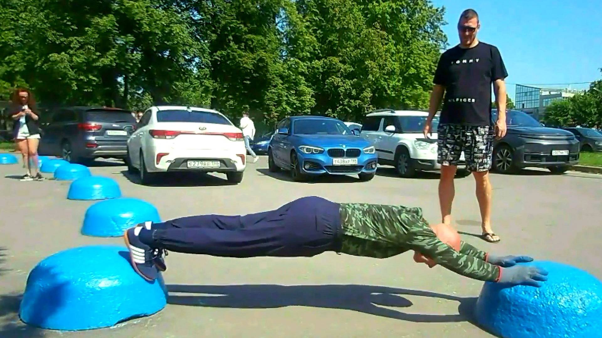 50 Mike Tyson push-ups на брусьях Выходы на столбах 50 отжиманий на полусферах
