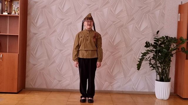 27 Сурикова Полина - "Служить России"