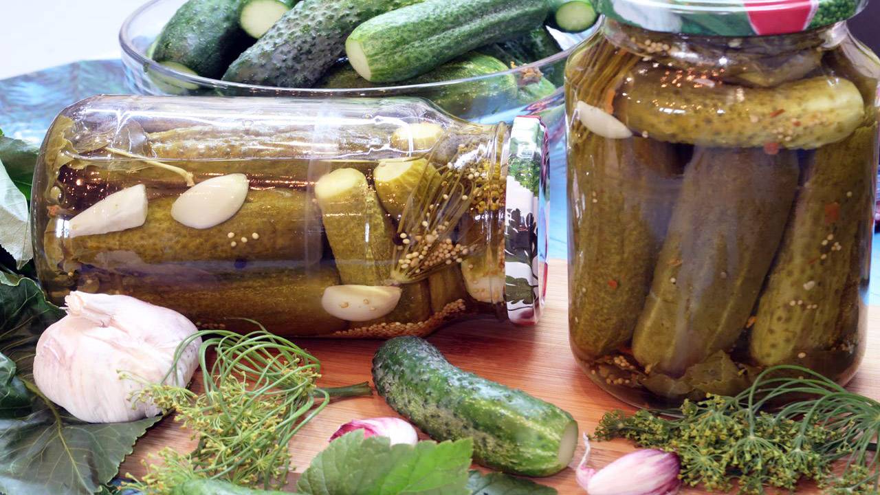 Хрустящие маринованные огурцы с водкой на зиму