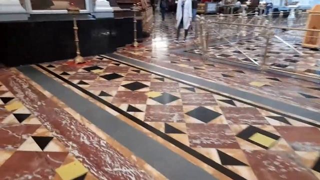 Храм Христа Спасителя внутри здания