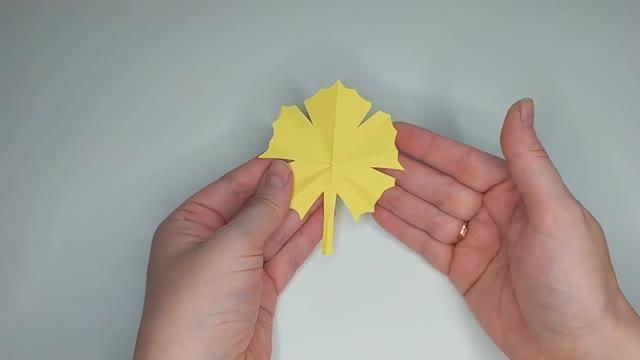 Как сделать Кленовые листья из бумаги 🍁